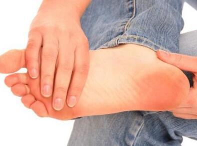 患上了鸡眼疾病该怎么治疗才好