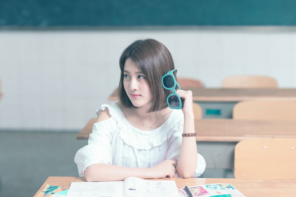 嗯好满撑得好难受噗嗤|突然的触感让张淑芬发出闷哼声