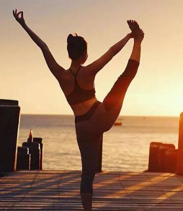 防止胸部下垂 这几个瑜伽动作应该经常练练