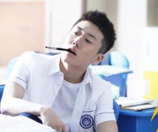 少年派中那个坐在你后桌的男生