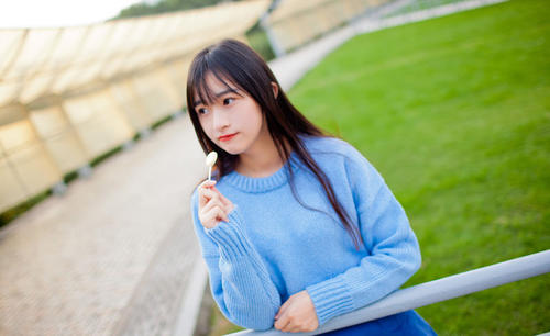 啊用力点好棒好大粗bl|看着她那妖精般的身子，忍不住心里又热了起来