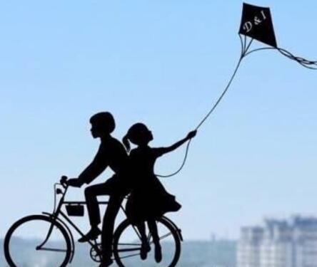 女生怎么贴假睫毛才会自然 教你打造出卷翘纤长