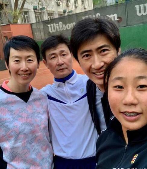 体坛联姻？恭喜郝海东与羽毛球世界冠军叶钊颖领证结婚