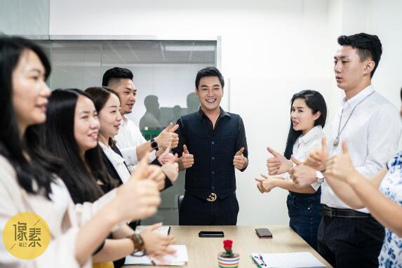 “游乐王子”靠表情包再度走红  创业造新星