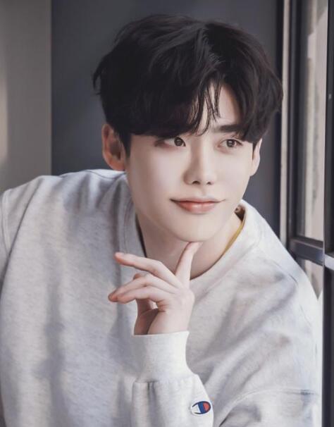 三七分背头纹理烫  适合长脸男生的发型  让你秒变男神