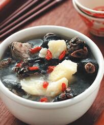 乌鸡养生效果好！推荐3个食谱抓紧学起来吧