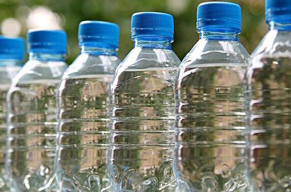 韩男子20年不喝水只喝饮料 常喝饮料对身体有哪些伤害