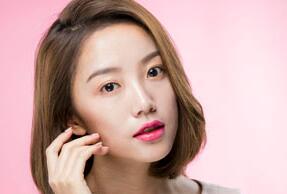 简洁个性的短发造型短发怎样穿衣打扮