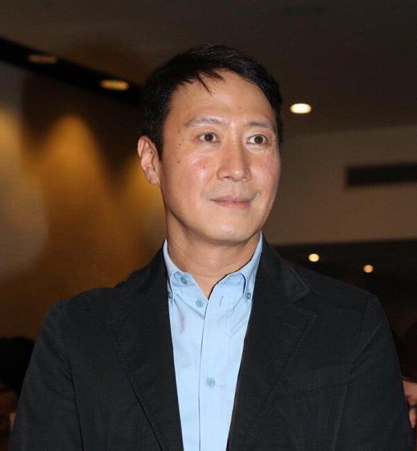 53岁黎明近照曝光，当爹后罕见露面显苍老 但黎明已经成功进军商圈