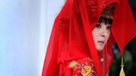 唐嫣杨颖杨幂林志玲热巴女星古装新娘造型大PK，网友：她最美