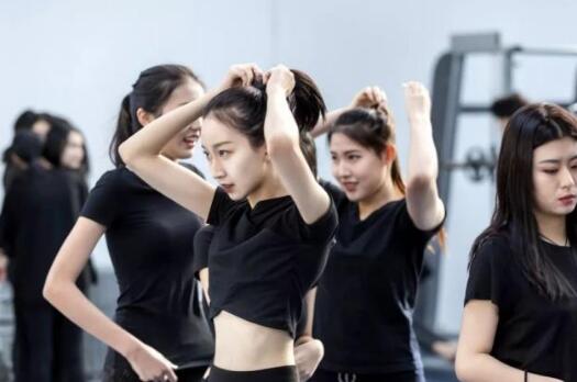 超模怎样练成？是靠汗水浇灌出来的！