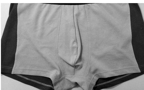 帅哥们 不要为了偷懒而不勤换内裤 这样会威胁男性健康！