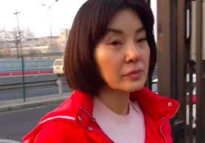 《常回家看看》主唱陈红，今50岁已瘫痪4年，除儿子无人照料！