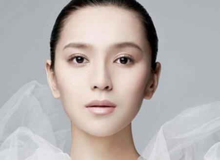 夏天脱妆怎么办 这五件东西让你轻松应对