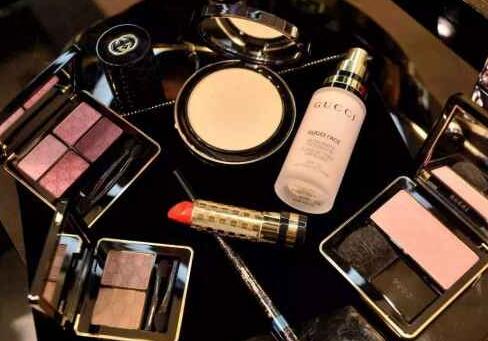 过期化妆品属于什么垃圾 过期化妆品的危害有哪些？那么怎么保存化妆品呢？