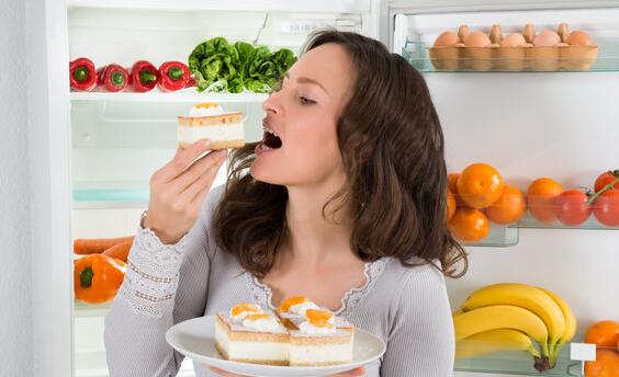 长期吃甜食的人 身体会竟然会发生这些变化！