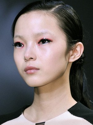 脸上的色斑怎么去除？