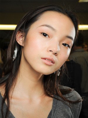 如果她真的是你疼爱的女人 别让她等太久