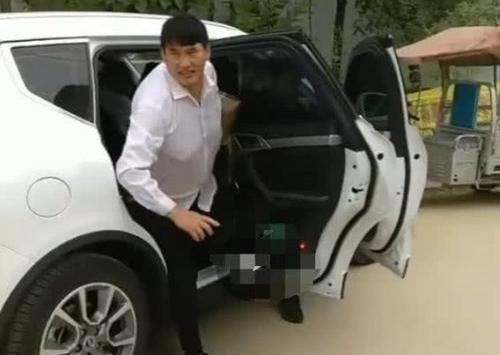 网红草根明星大衣哥 喜提汽车