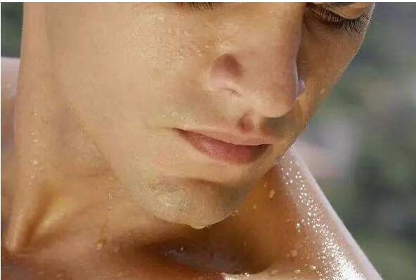 夏天大量出汗后 你的做法正确吗-出汗后的这4点要注意