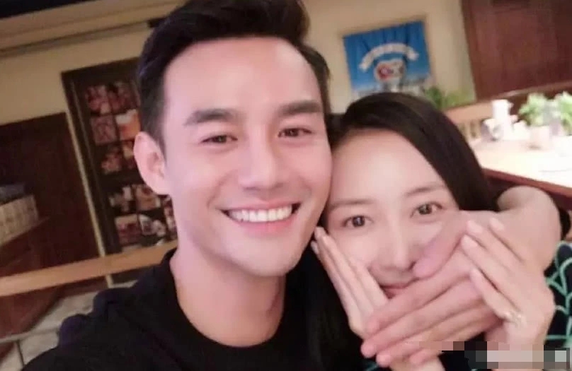 王凯王鸥绯闻恋情疑曝光 男方大庭广众下主动牵女方手热聊