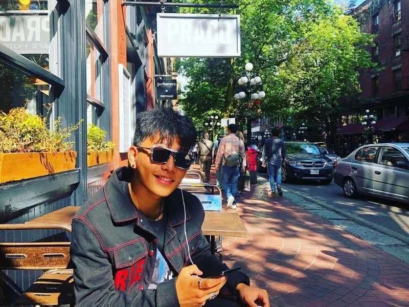 陈坤父爱满满晒儿子陈尊佑近照