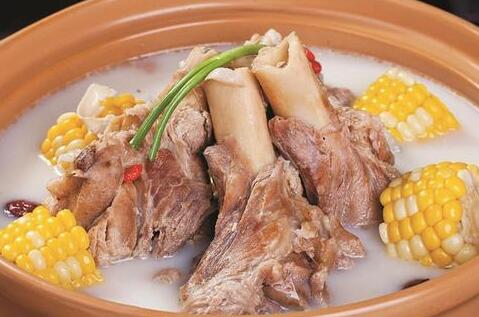 熬骨头汤多长时间最好？骨头汤的功效与作用是什么