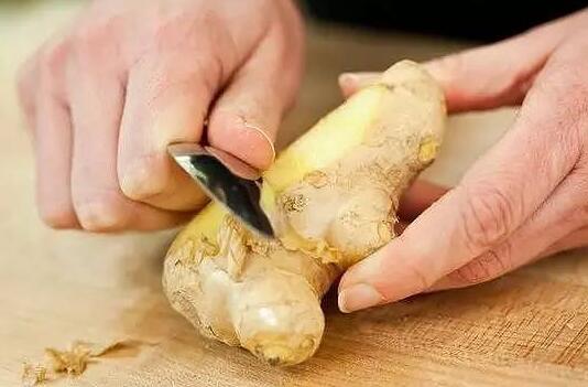 冬吃萝卜夏吃姜-生姜泡水好处多多