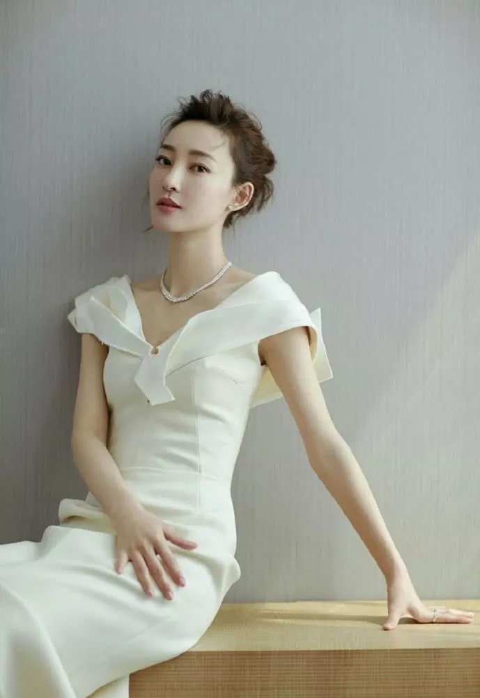 27岁迪丽热巴剪齐超甜刘海 可爱又软萌