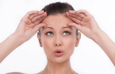 担心肌肤衰老-几个有效缓解皮肤衰老的小妙招 让你轻松对抗岁月