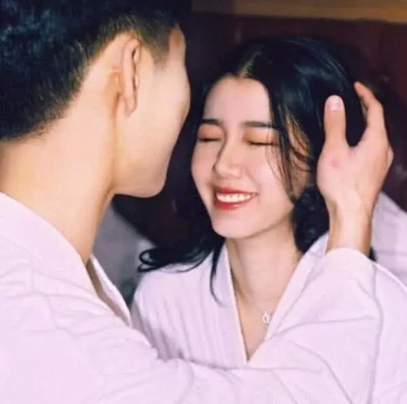 眼袋形成的原因  常见去眼袋手术