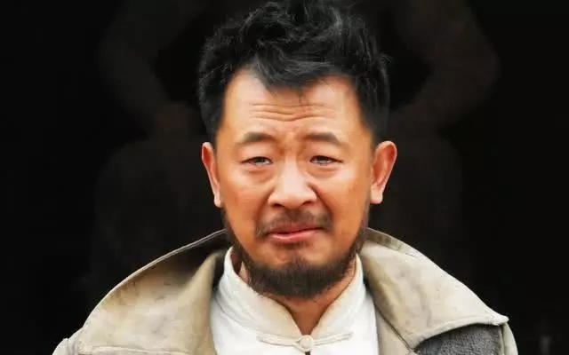 42岁的黄海波用5年告诉你 为了复出一个人可以多卑微