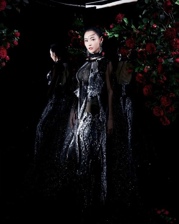 张柏芝复古摩登造型登越南杂志封面 完美诠释优雅魅力