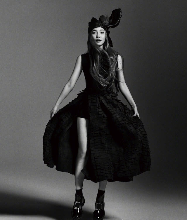 李冰冰黑白灰时尚大片流出，演绎百变帽子造型诠释霸气彰显个性