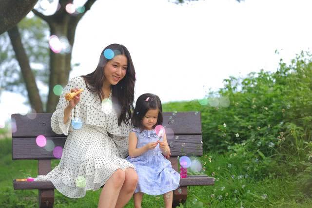 钟嘉欣重提14年前拍戏遇袭带戏剧色彩 与杨思琦版本有出入