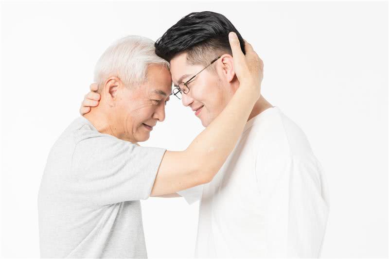 老婆生完孩子在家坐月子 爸妈的自私让我不理解