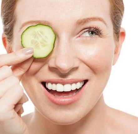 女人毛孔粗大 会让身体出现健康问题 如何有效收缩毛孔？