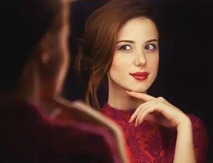 女生的这些行为只会把男生推得越来越远