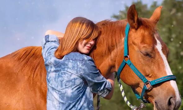 远嫁 饭吃不惯 话听不懂 周围一片陌生 爱是唯一的支撑