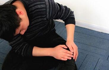 膝盖疼是怎么回事 膝关节炎治疗需注意事项