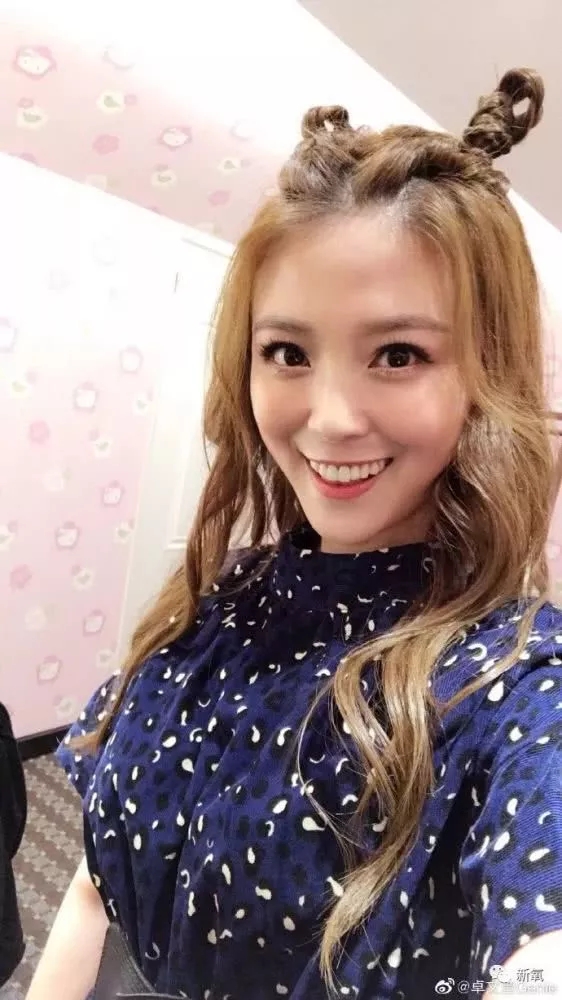 她曾一夜成公主零花钱百万 12年后依然18岁 脸上用防腐剂吧