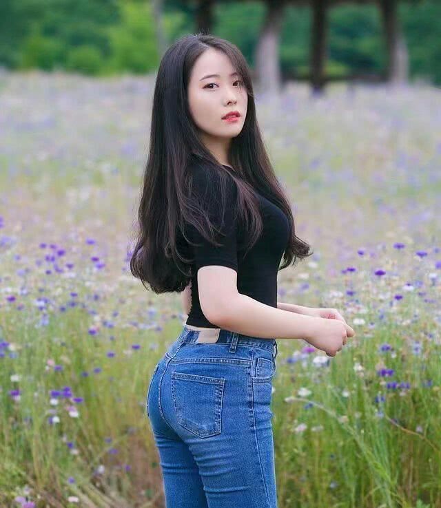 被邻居老头揉捏我奶头|老刘感觉自己手指触碰到的地方又软又暖