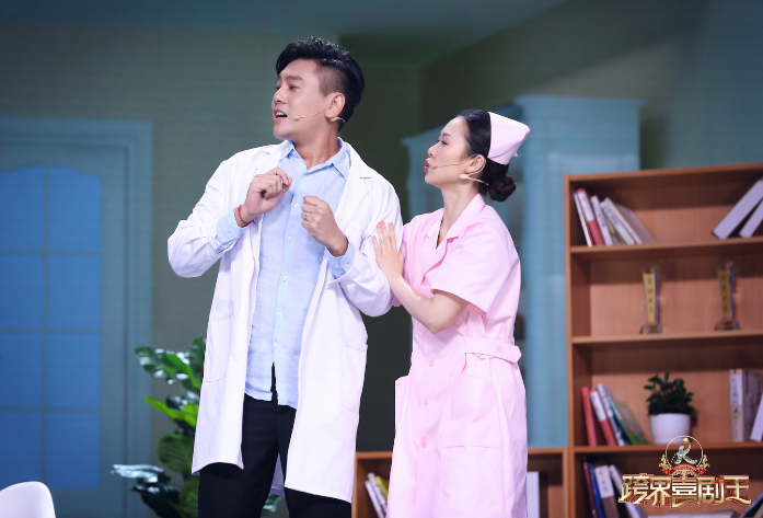 朱孝天登跨界喜剧王第四季挑战喜剧 变身心理医生治愈文松