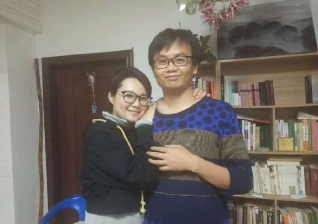 袁立捐款2百万  婚后却住旧楼房 吃着粗茶淡饭称这就是她想要的