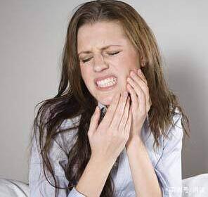 牙疼怎样能快速止疼 两个快速缓解牙疼的小方法