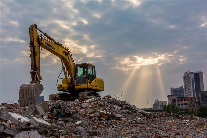 我爸瘫痪后妈争拆迁款 我们兄弟仨回了一趟家 她再也不蹦跶了