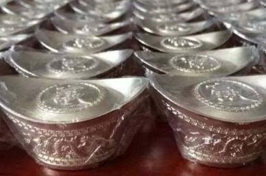 世界“首”富和珅-是怎么解决穷亲戚上门借钱的呢