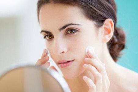 晚上睡觉不卸妆五大危害不可小觑 教你如何正确卸妆