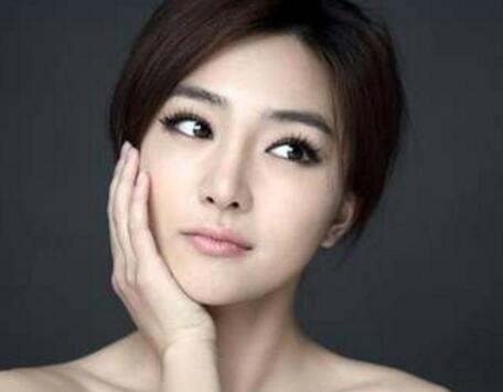 家长们注意力 追着孩子喂饭会影响孩子