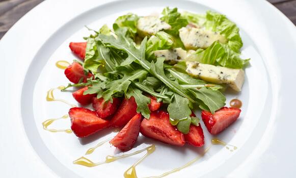  食物也能防晒 夏季防晒就吃这几类食物 夏季晒伤会导致什么后果及解决办法